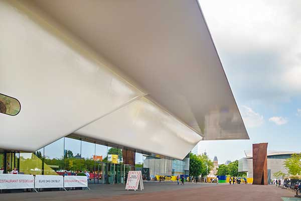 Stedelijke Museum w Amsterdamie, fot. DutchScenery / Shutterstock.com