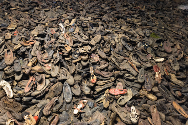 Prisoners shoes in the german concentration camp. Fot. Tartezy, Litwa / shutterstock.com