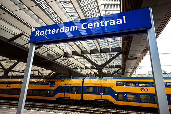 Stacja centralan w Rotterdamie, fot. Alexandre Rotenburg / Shutterstock.com 