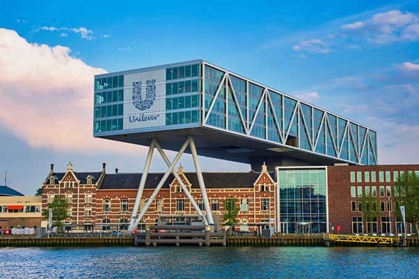 Unilever, siedziba w Rotterdamie, fot. Dmitry Rukhlenko / Shutterstock.com