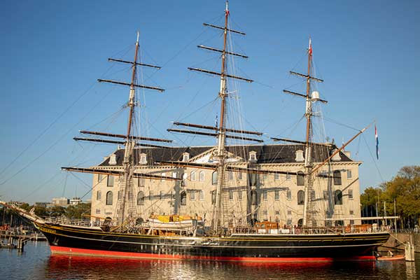 Muzeum Żeglugi Morskiej w Amsterdamie, fot. Maasrten Zeehandelaar / Shutterstock.com