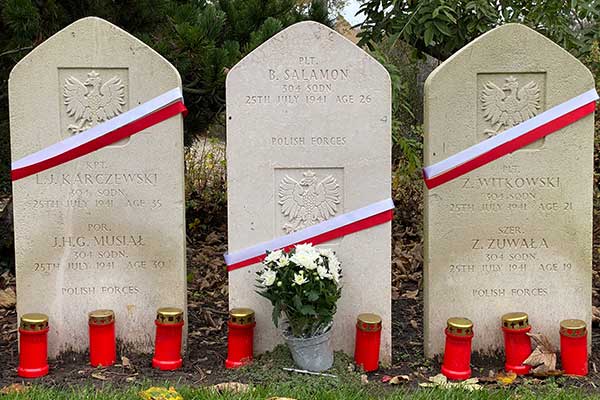 Groby polskich żołnierzy w Hoek van Holland w prowincji Zuid-Holland. Fot. Archiwum Niedziela.NL 01-11-2020